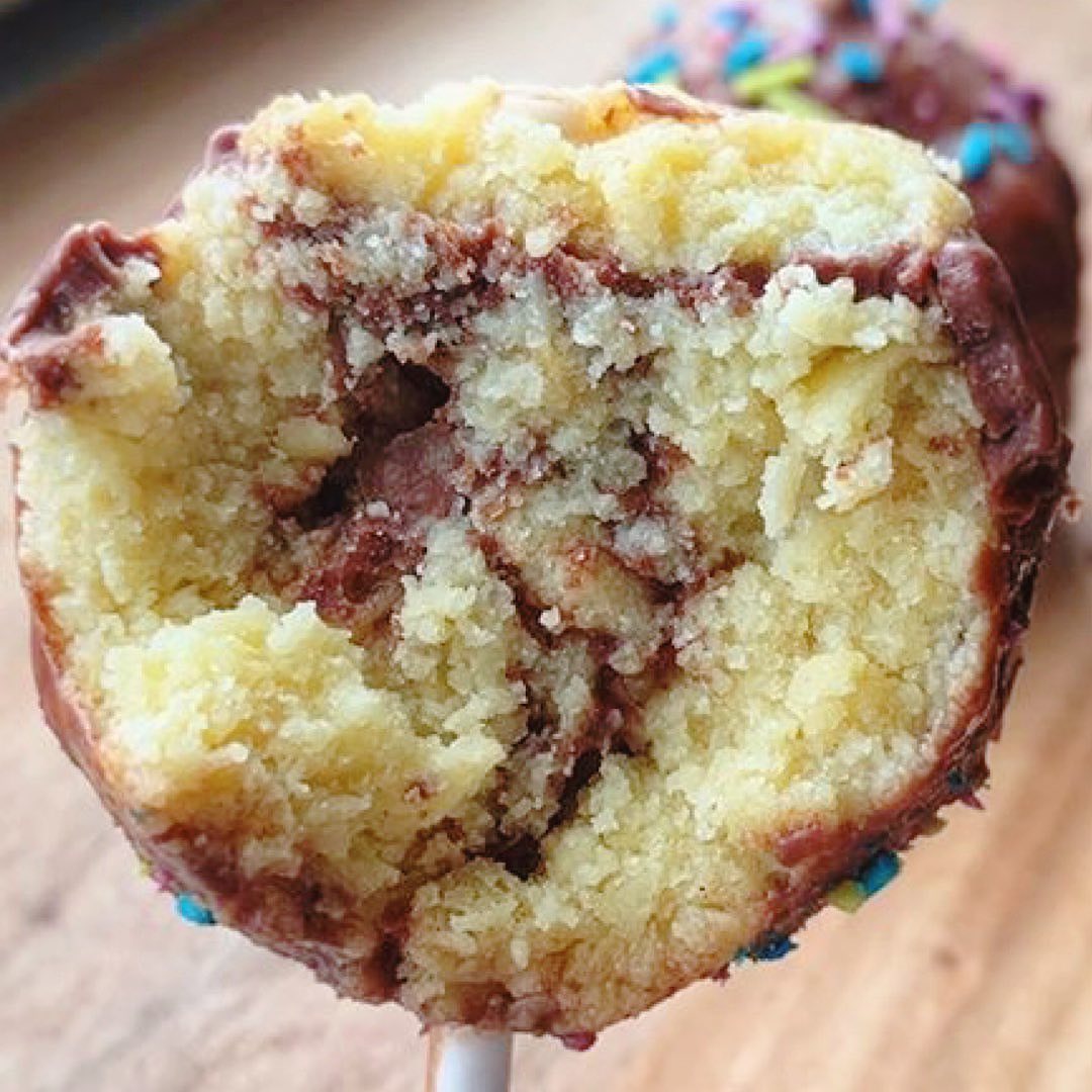 LOW SUGAR CAKE POPS &ndash; Protein Milkshake
