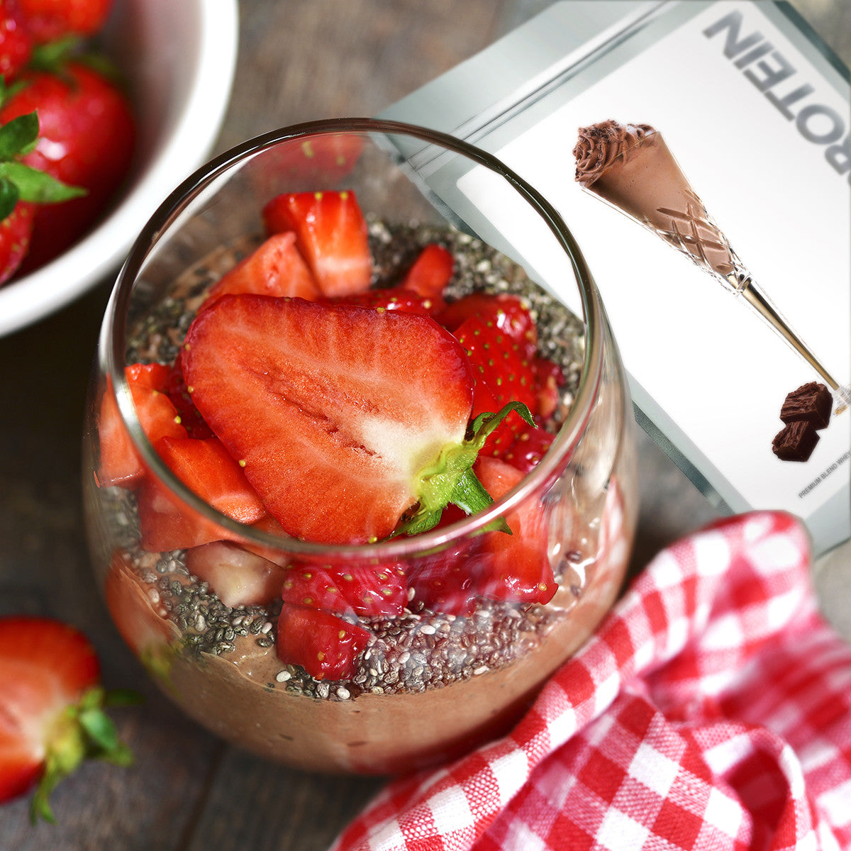 Chocolate Chia Strawberry Pudding Cups – Protein Milkshake