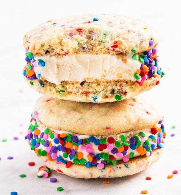 Funfetti Ice Cream Sandwiches &ndash; Protein Milkshake