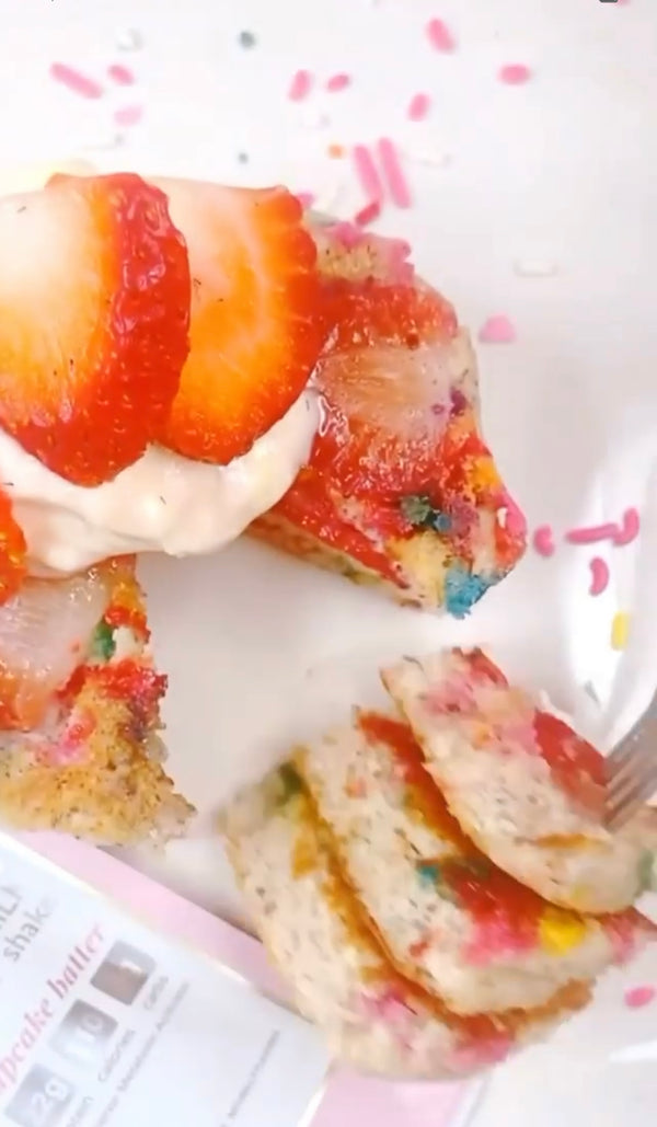 LOW-CARB STRAWBERRY CUPCAKE PANCAKES