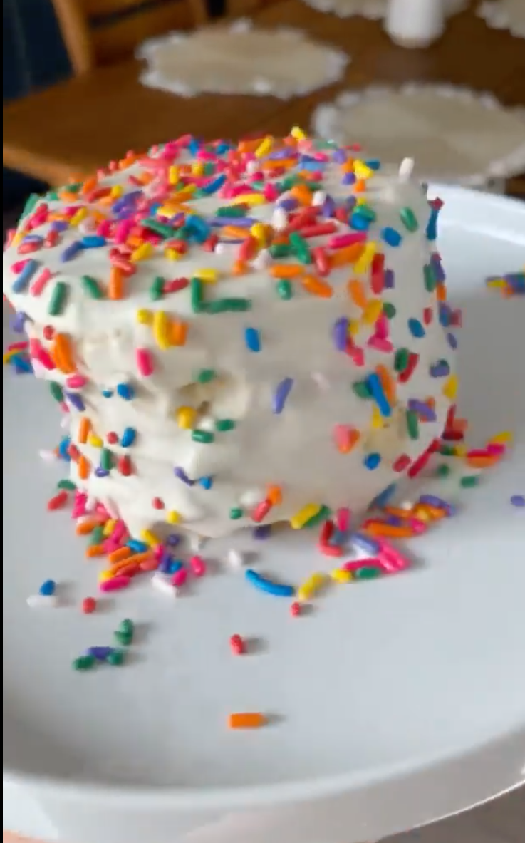 5 Minute Birthday Mug Cake – Protein Milkshake